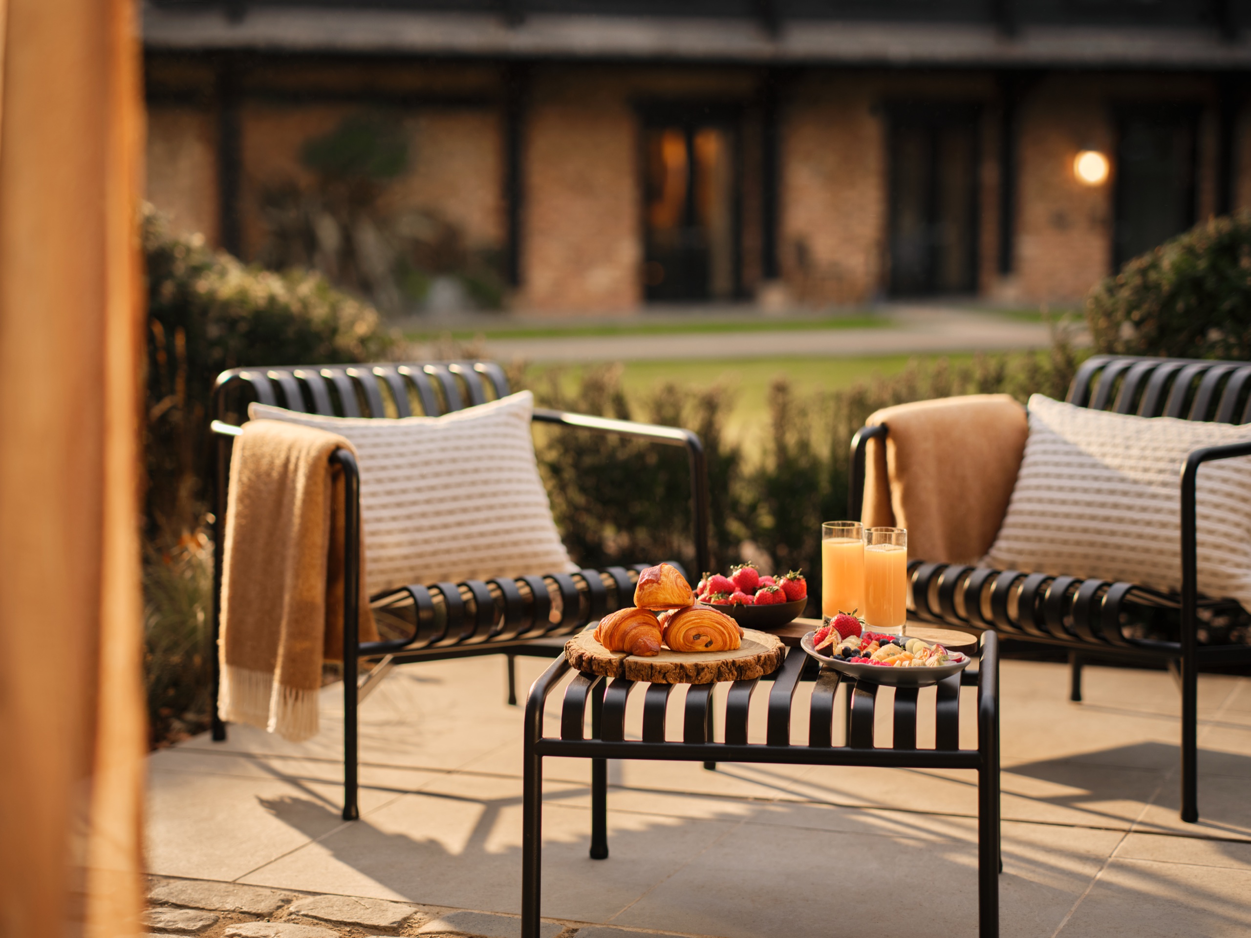 Rooms & Cottages
