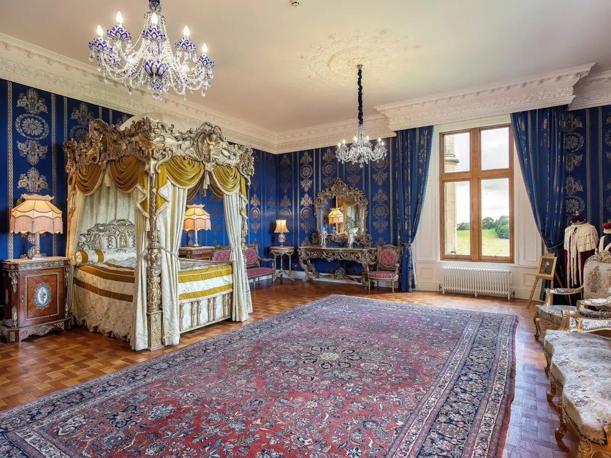 A State Bedroom