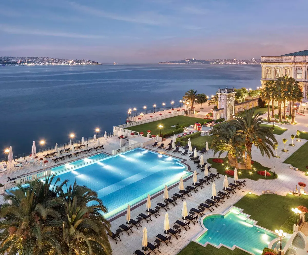 The infinity pool on the edge of the Bosphorus