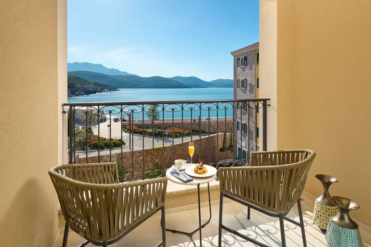 A sea-view terrace above the marina