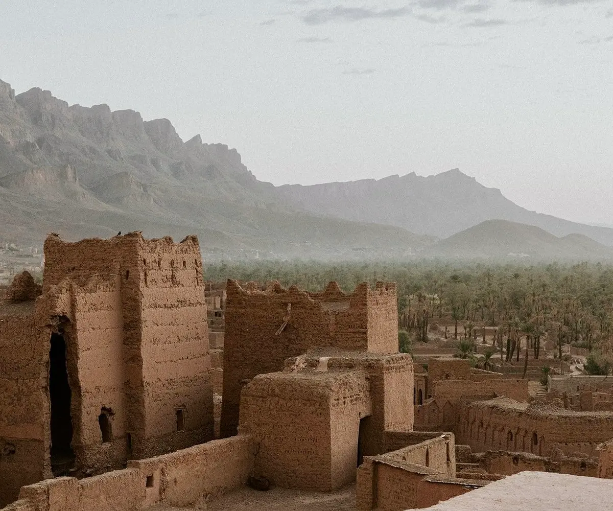 The fortress in the Drâa Valley, beneath the mountains