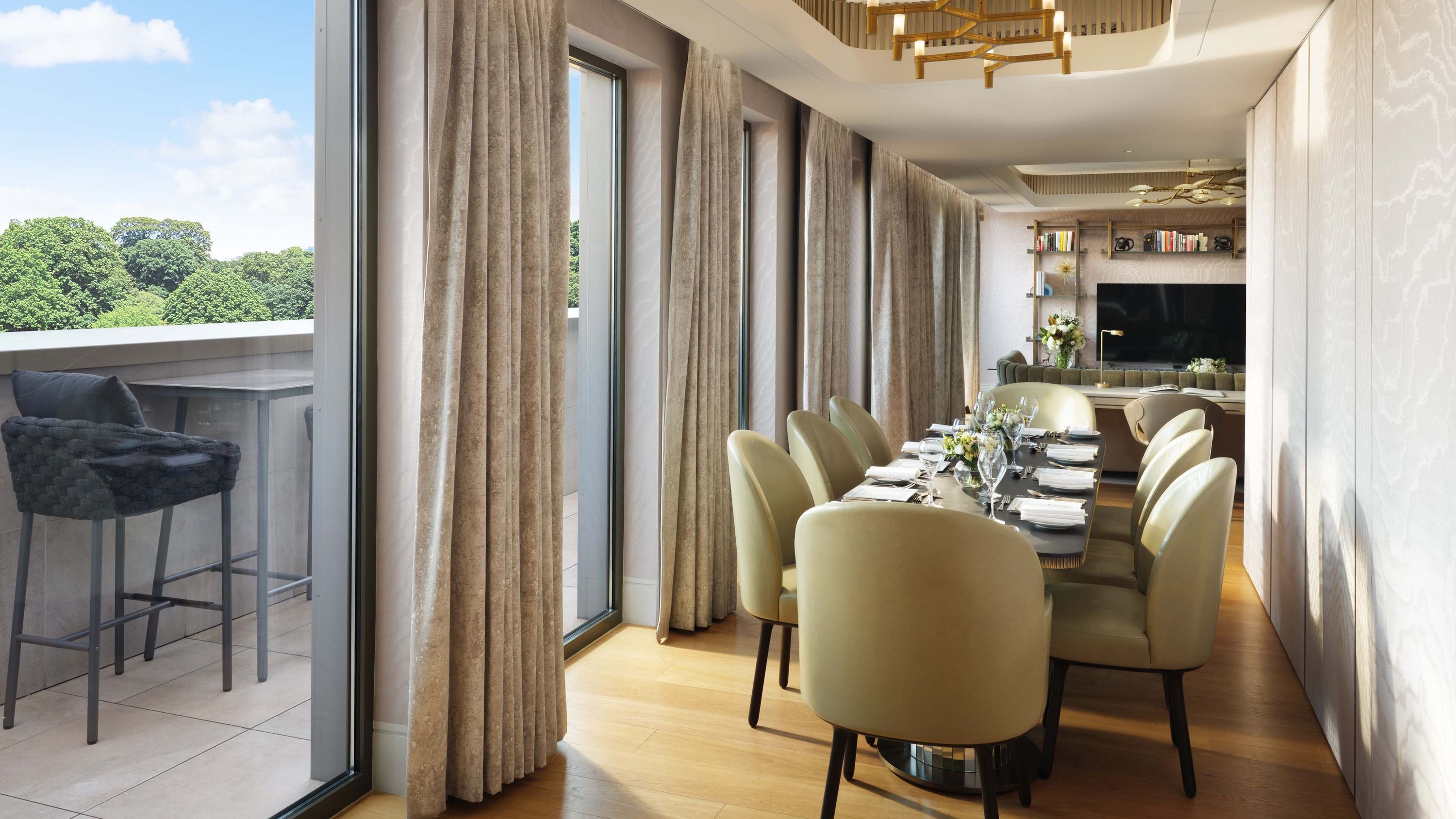 Penthouse dining room and terrace over the park