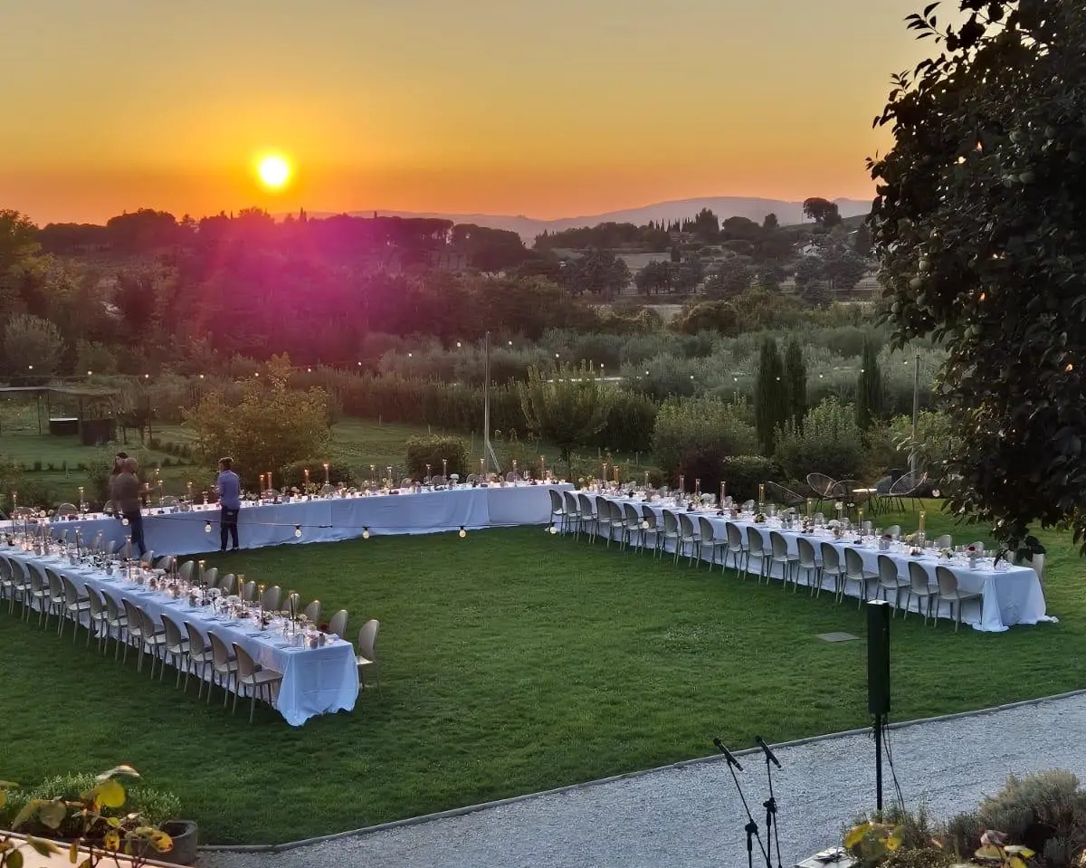 The sunset wedding horseshoe table in the gardens at Borgo Antichi Orti Assisi