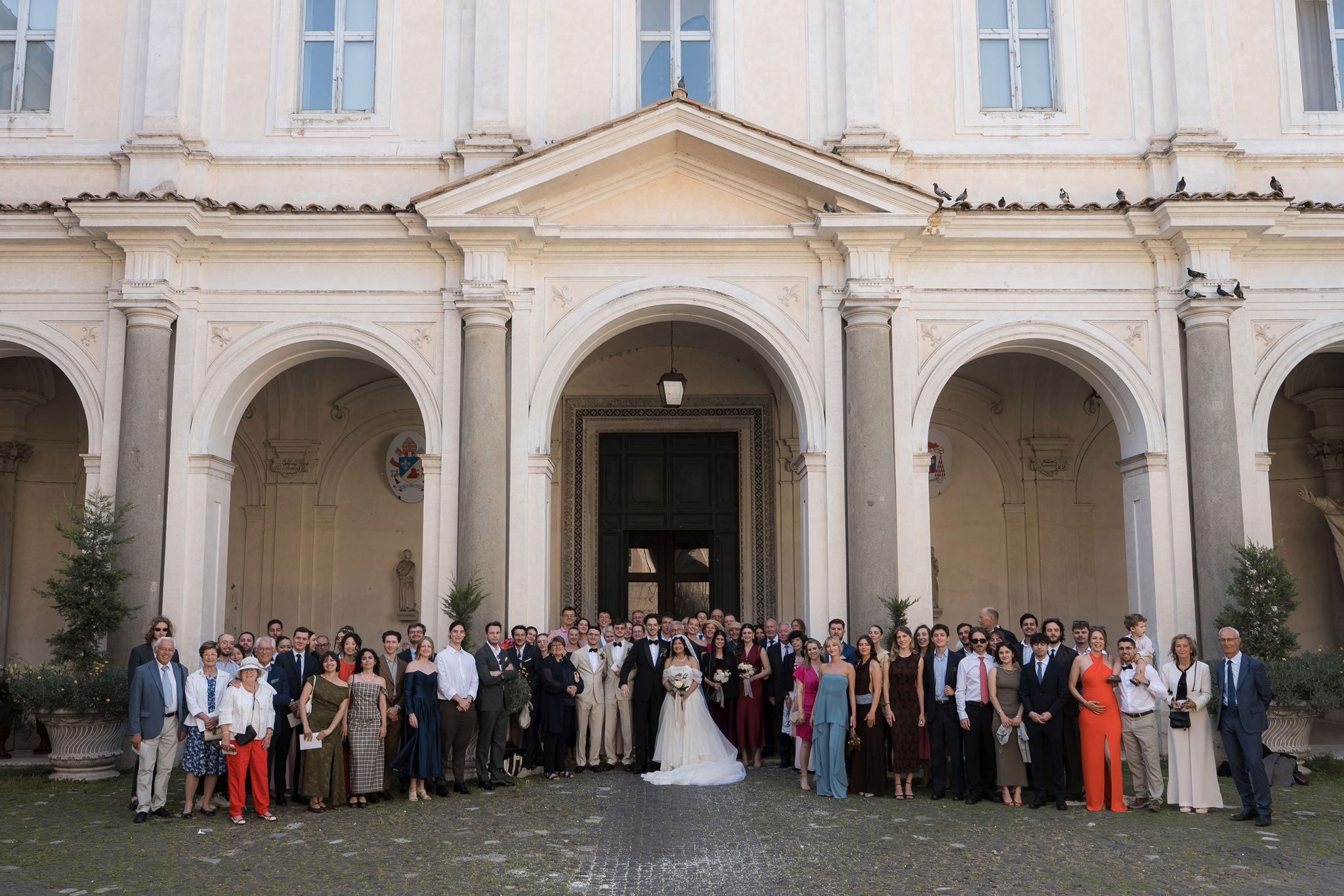 Every guest in one frame, in the arcaded courtyard of a neoclassical villa