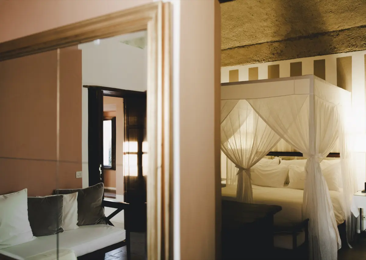 Four-Poster Suites