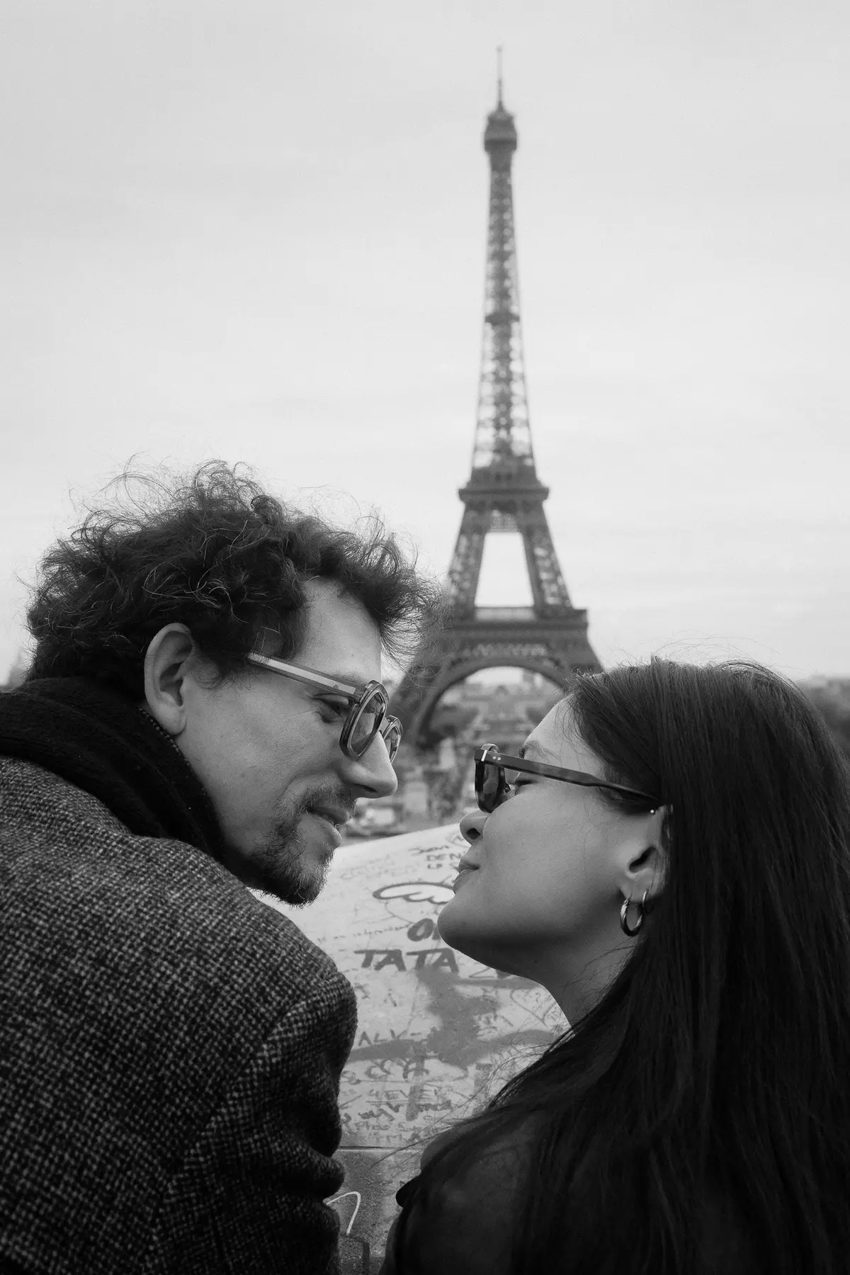 A kiss beneath the Eiffel Tower, Paris, Giuseppe Suma Weddings, Ceglie Messapica, Italy
