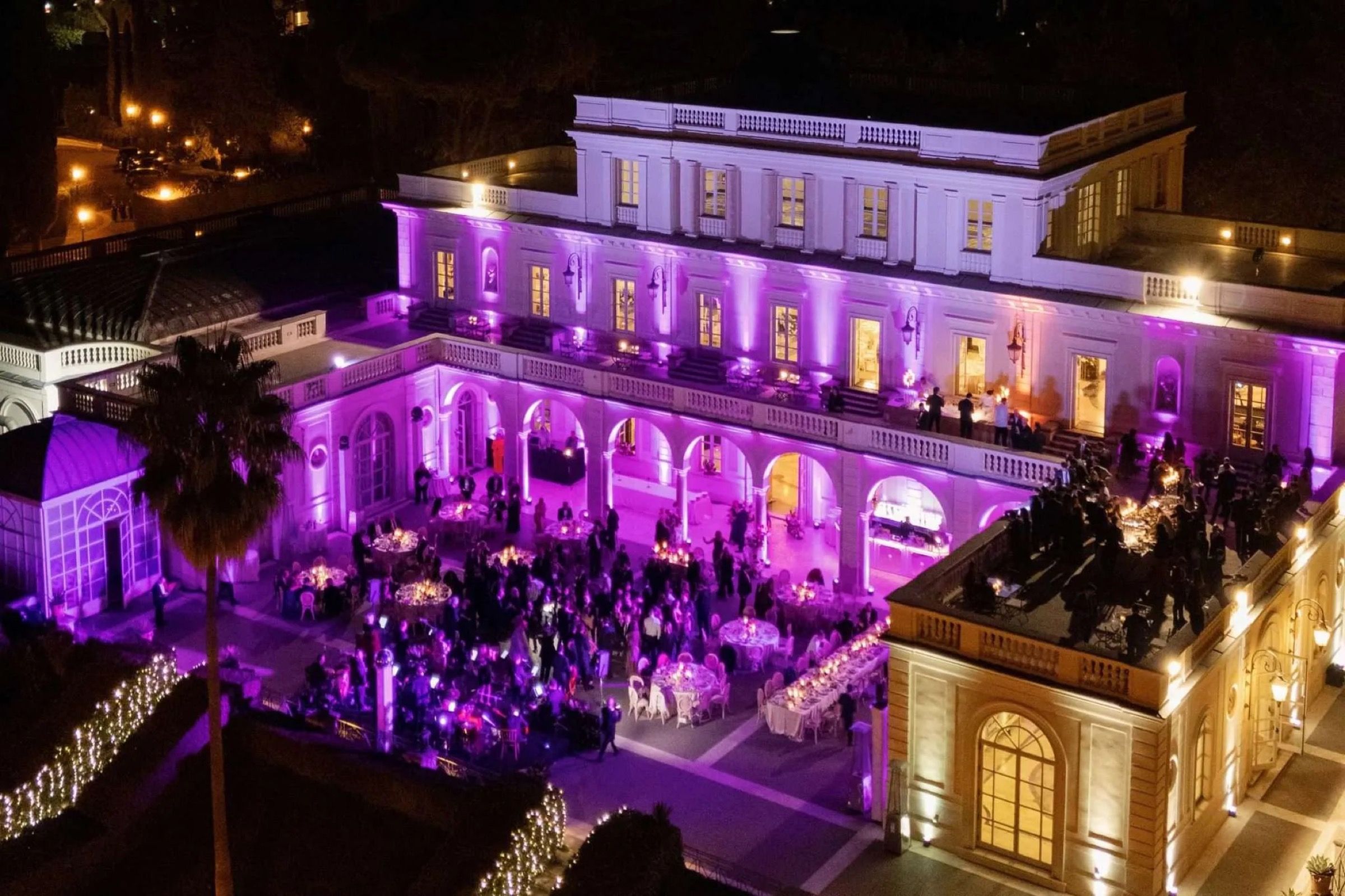 A palazzo lit for the evening, a wedding by Eventilab