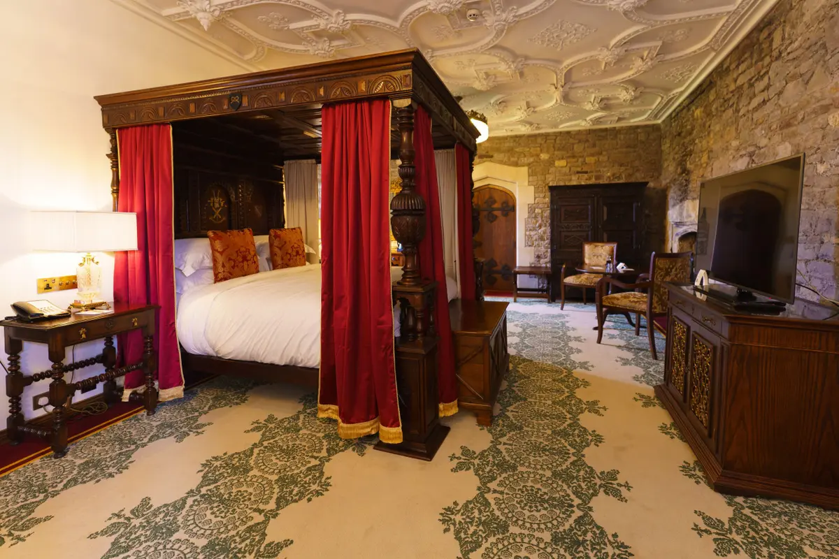 The Catherine Howard Bedchamber