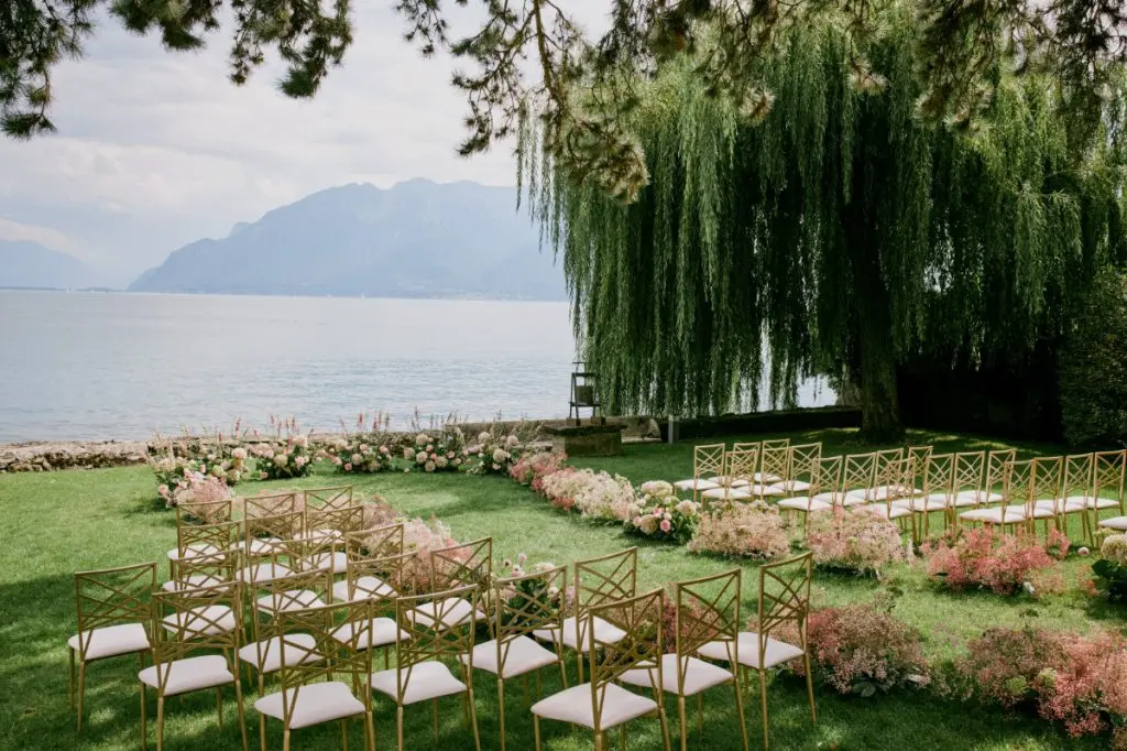 An aisle above the water