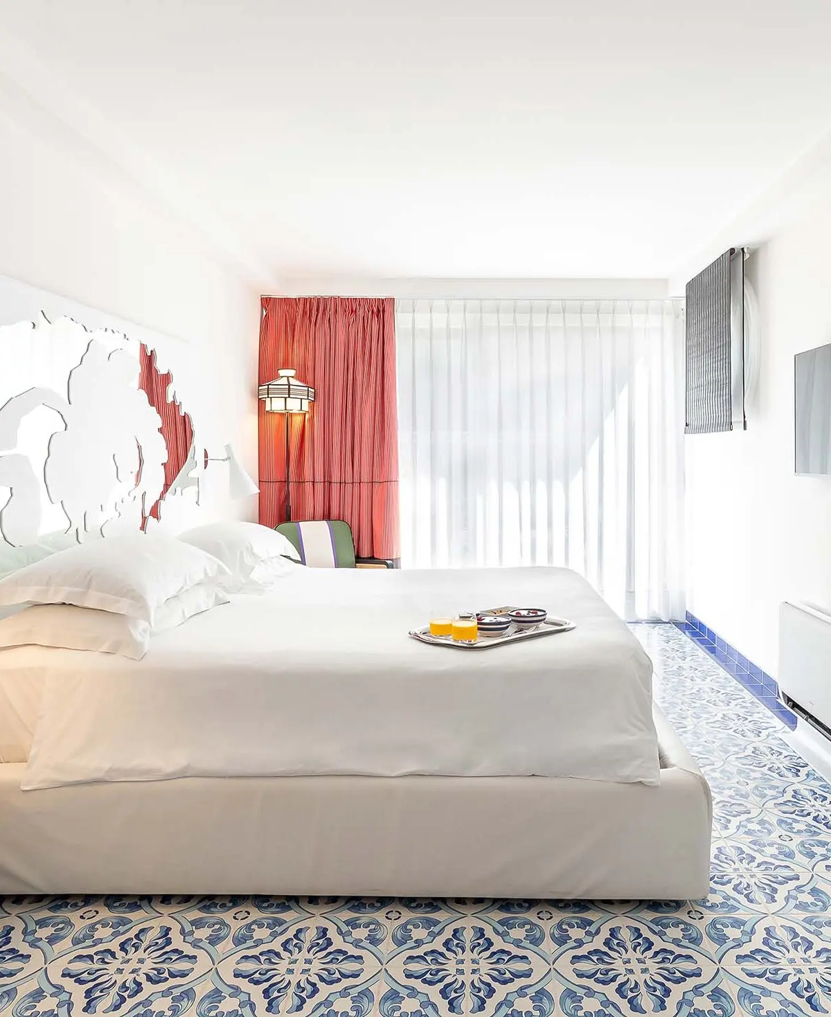 A Beach-Club Suite