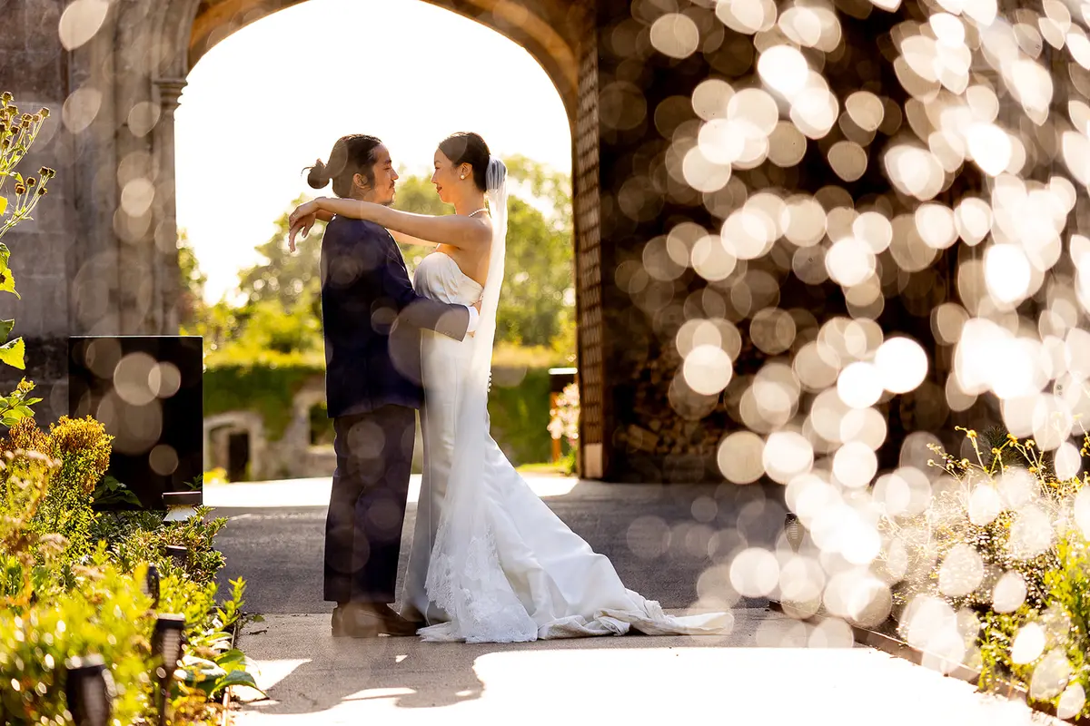 A couple beneath the gatehouse arch at Thornbury Castle