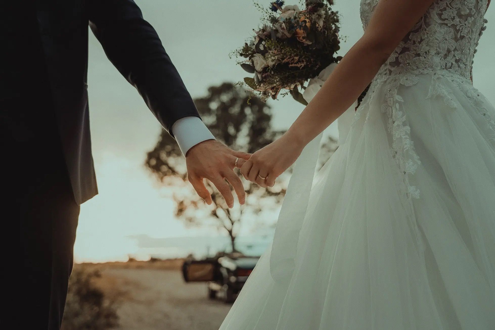 Hands and a bouquet, Giuseppe Suma Weddings, Ceglie Messapica, Italy