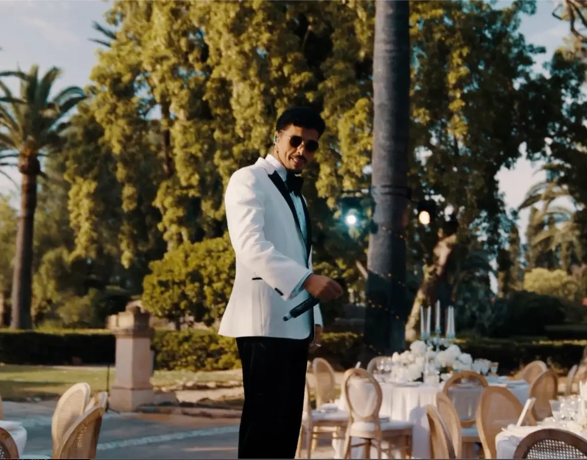 Vocalist performing at an elegant outdoor luxury dinner
