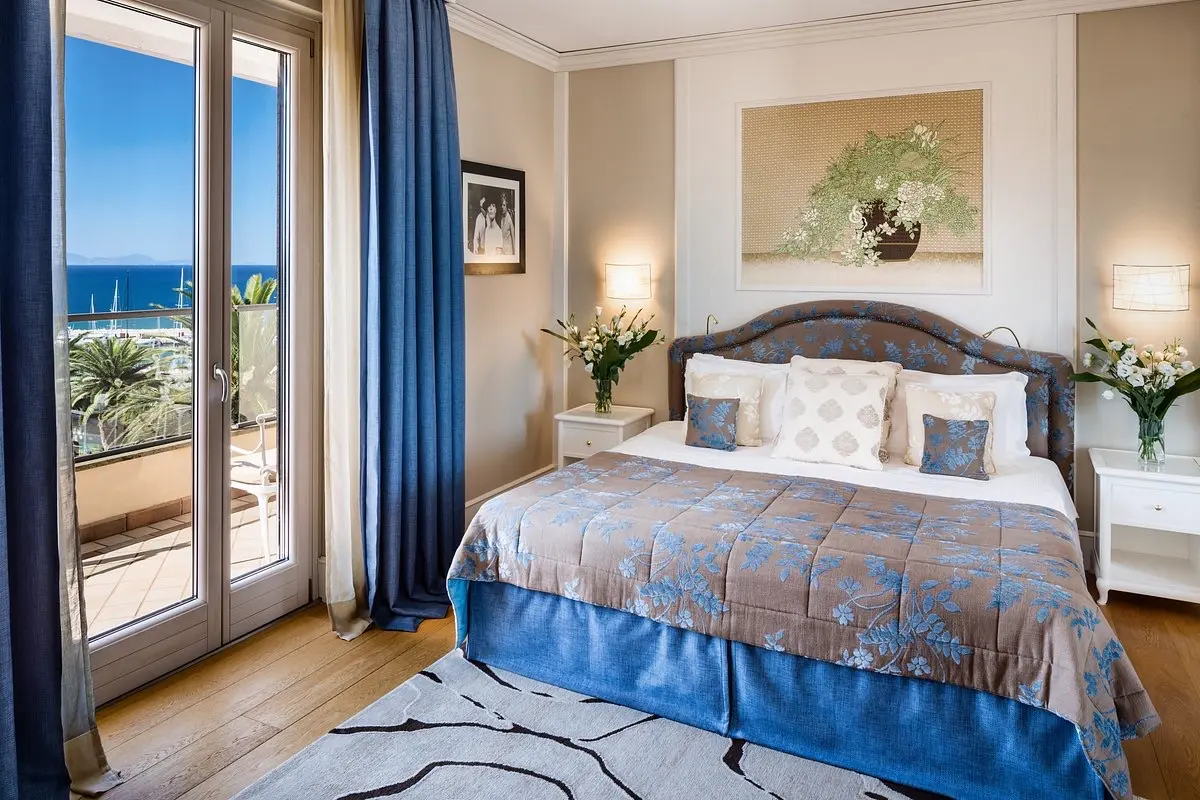 Superior & Deluxe Sea View Rooms