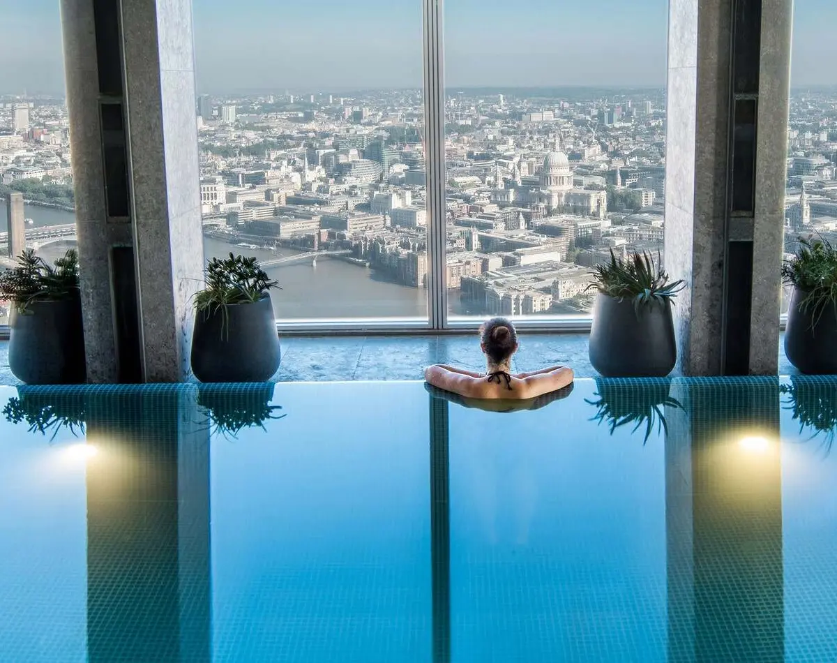 The infinity Sky Pool on level 52, the highest in Western Europe