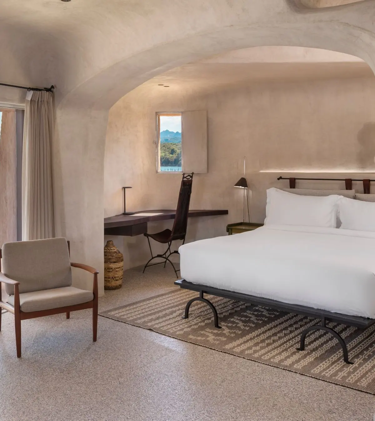 Deluxe & Luxury Design Suites