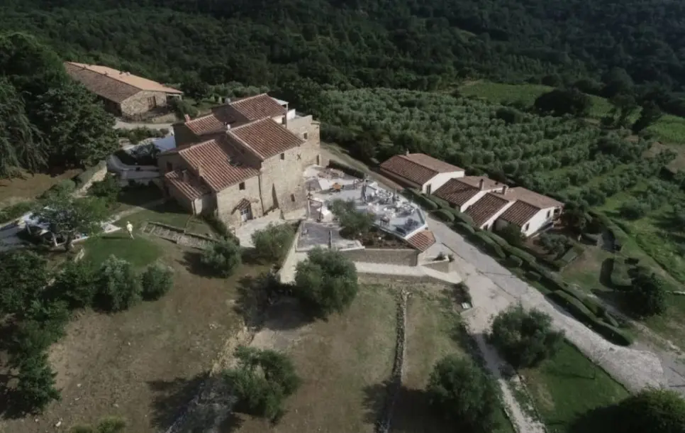 Podere Castellare, the estate and pool