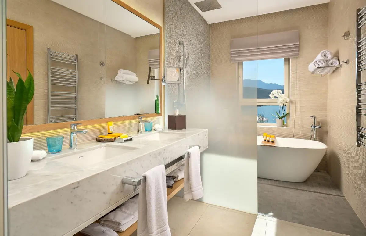 A Sea-View Suite