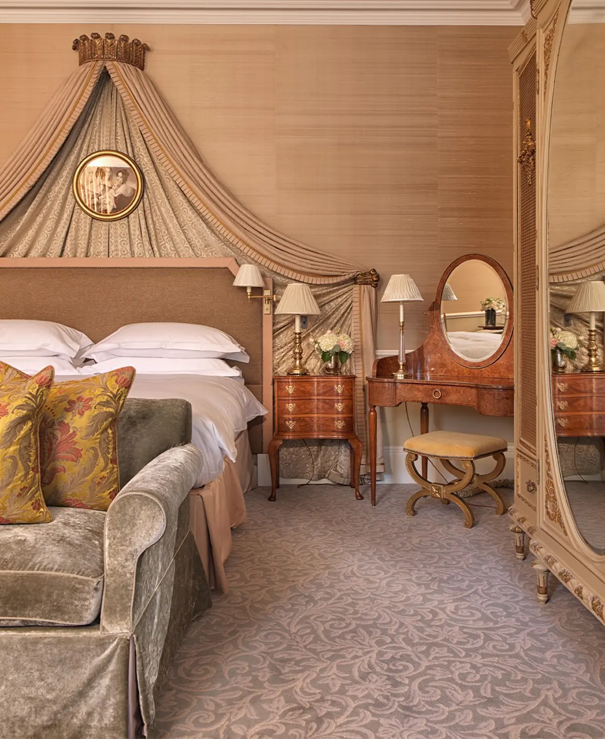 The Canopied & Fireside Suites