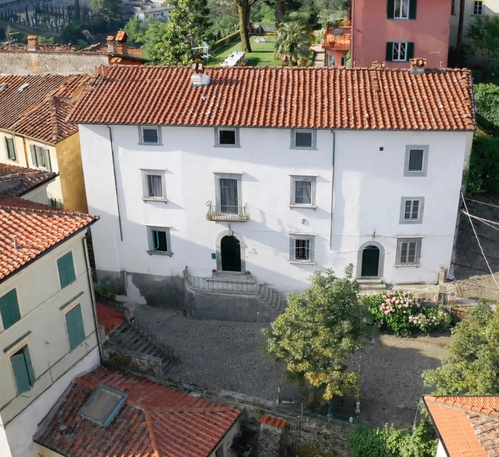 Burlamacchi Villas in Tuscany