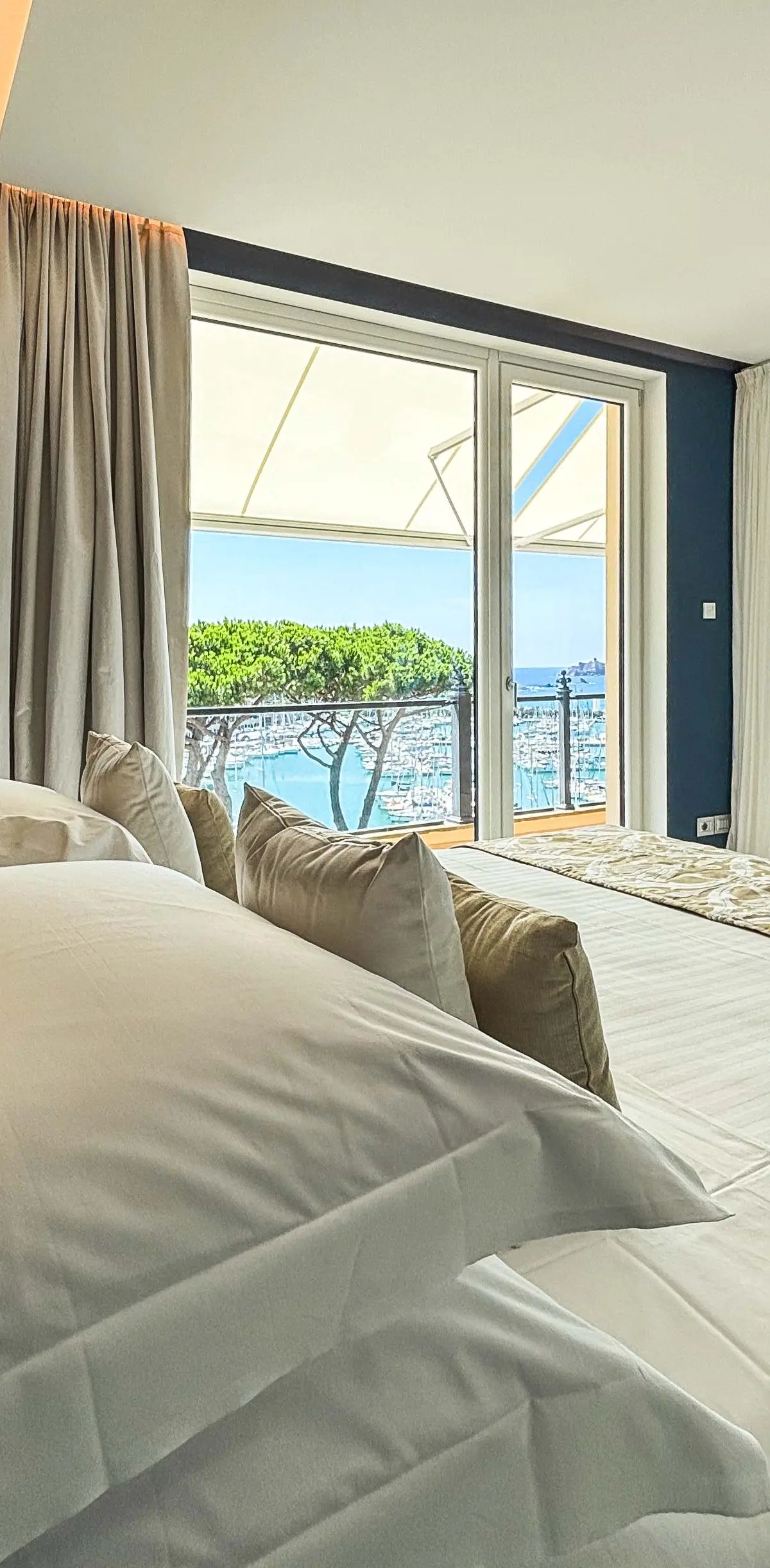 Junior & Sea View Suites