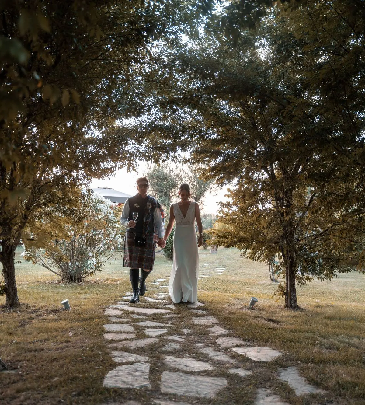 The ceremony in the garden, Assisi as backdrop
