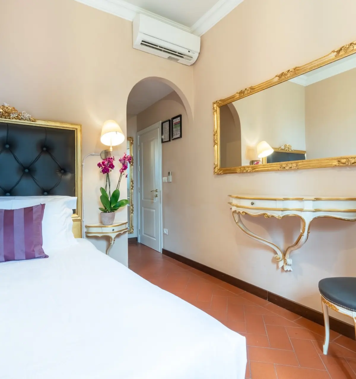 Classic Rooms & Singles