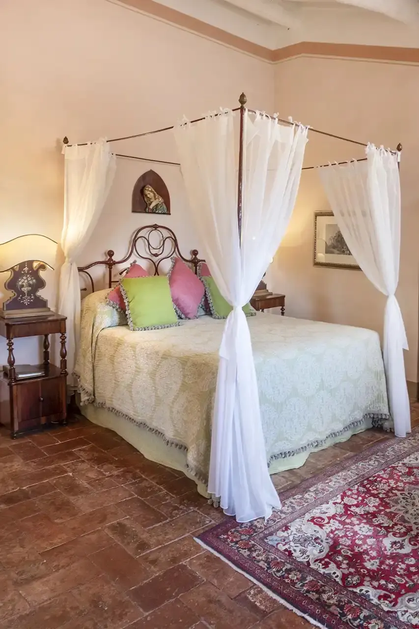 Four-Poster Suites