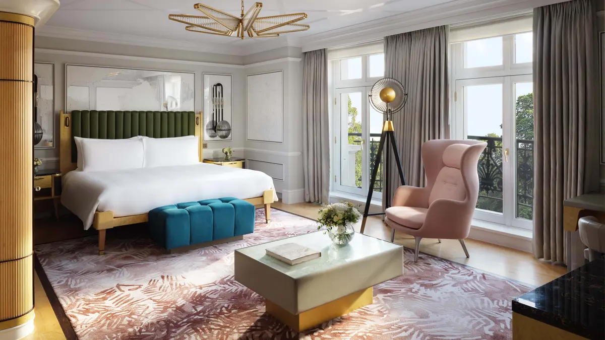 Bay-Window Suite