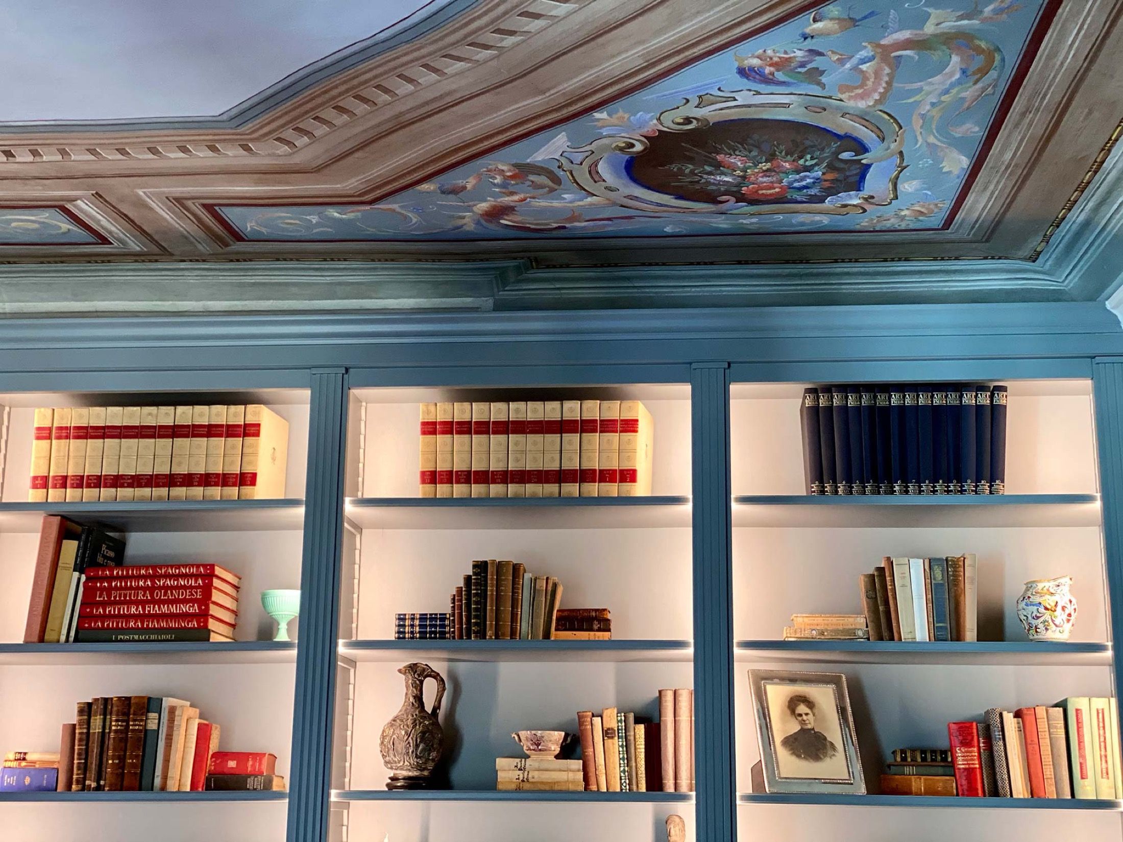 The frescoed library of the villa