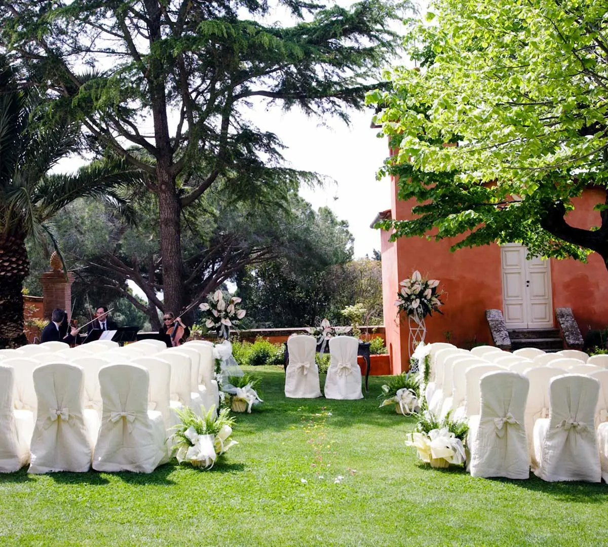 A garden wedding reception in the parkland at L'Andana