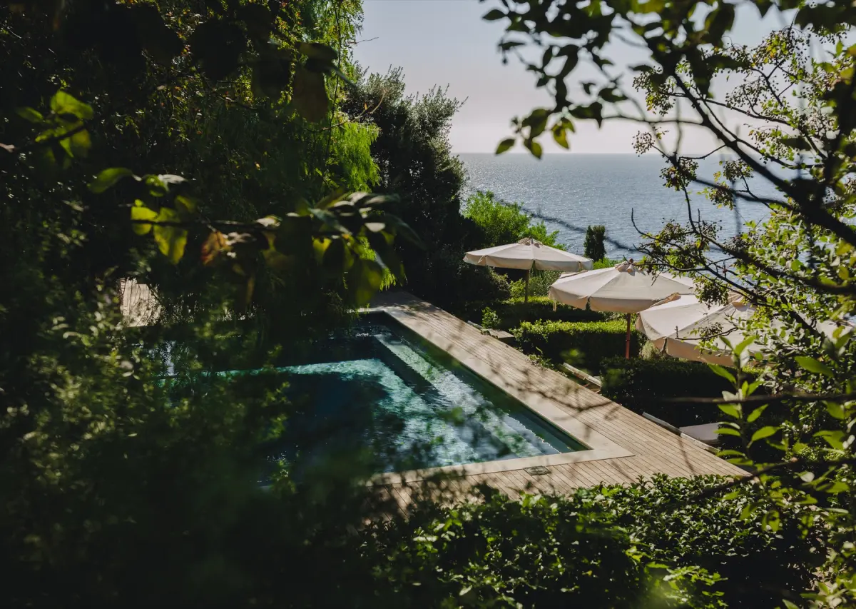 The infinity pool over the sea at Ca' P'a Casa Privata